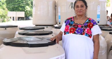 DIF Yucatán entrega tinacos a familias de Kunché 