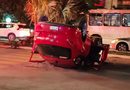 APARATOSA VOLCADURA DEJA A PAREJA CON GOLPES