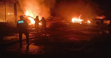  INCENDIO AFECTA BODEGA Y VEHÍCULOS EN LA VALLADOLID-CANCÚN