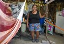 Mujer de Teya convierte el urdido de hamacas en sustento para su familia