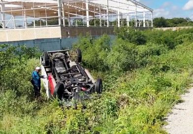 DORMITA AL VOLANTE Y TERMINA VOLCADO EN LA MÉRIDA-TETIZ