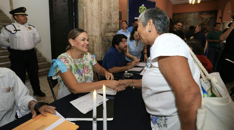 Atiende Cecilia Patrón a las mujeres emprendedoras en el Miércoles Ciudadano