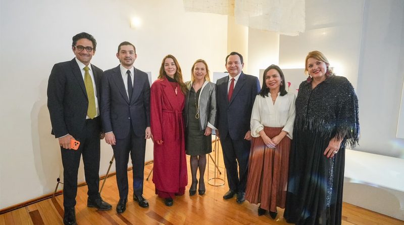 Díaz Mena presentó en la Ciudad de México la Bienal de Yucatán, la primera bienal internacional de arte contemporáneo de México