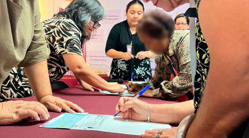 Entregan apoyos económicos a personas cuidadoras de víctimas de violencia feminicida