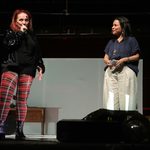 Olga Mesa transforma el Teatro Daniel Ayala con “Una mesa propia”