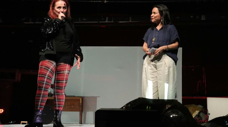 Olga Mesa transforma el Teatro Daniel Ayala con “Una mesa propia”