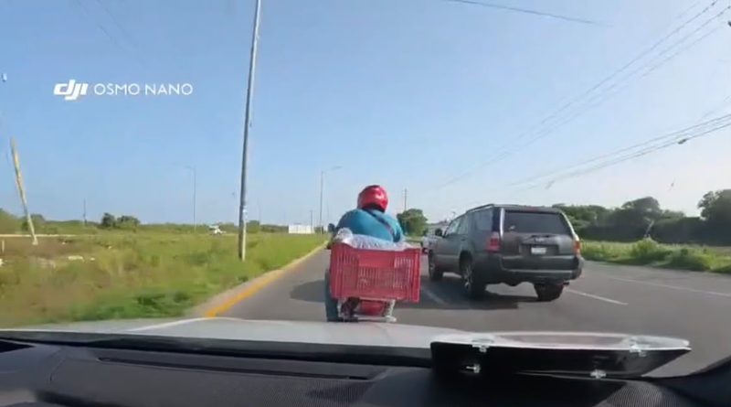 MOTOCICLISTA SALE PROYECTADO TRAS CHOCAR EN LA MÉRIDA-PROGRESO