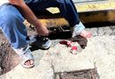 PEATÓN SE LESIONA POR ALCANTARILLA ABIERTA